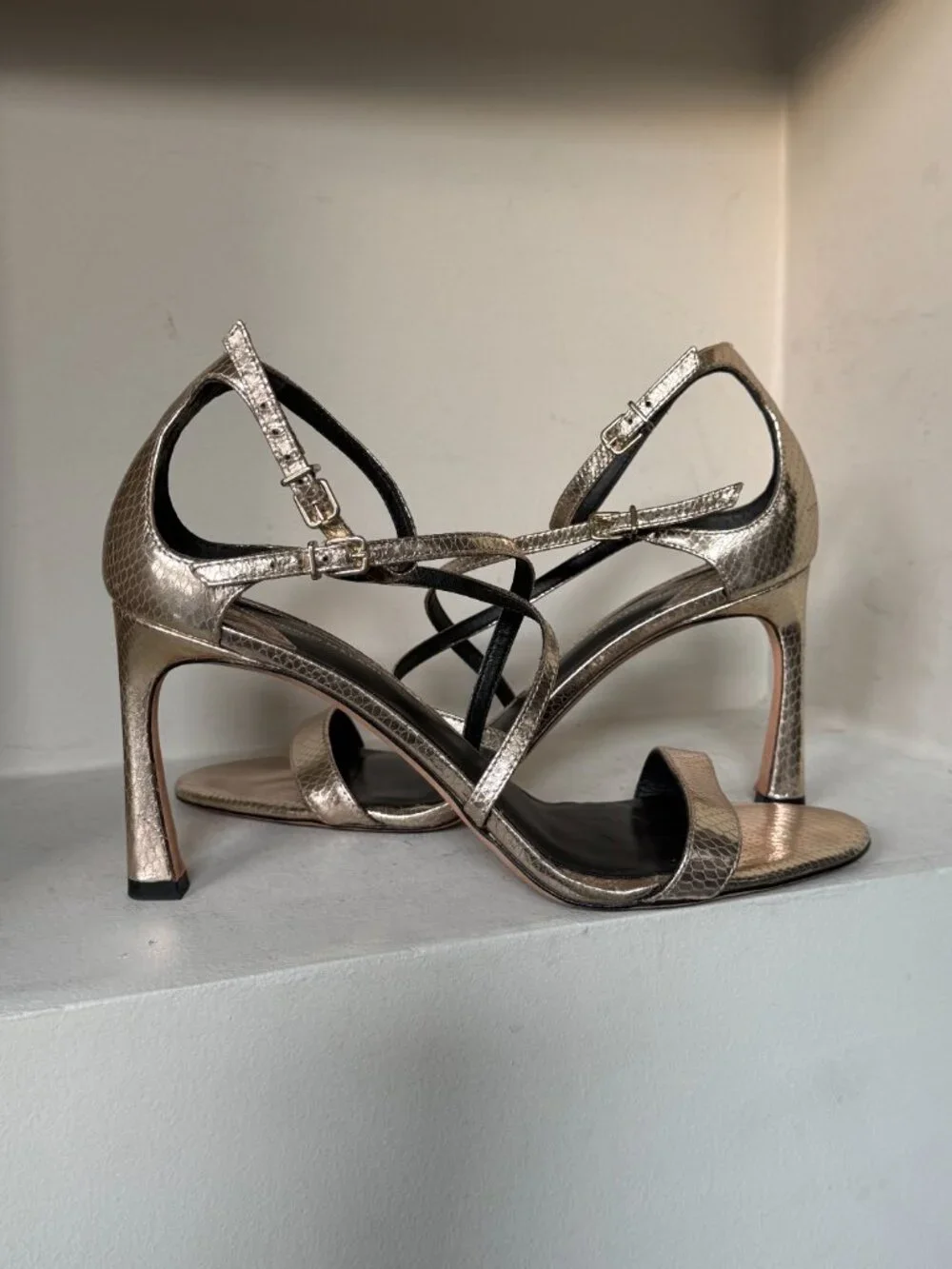 Gorgeous Antonio Melani metallic champagne-gold strappy heels in women’s size 10